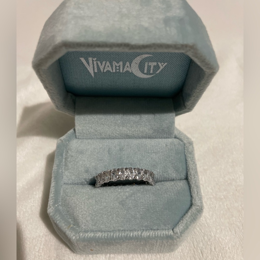 Vivamacity Oval Infinity Ring 💍